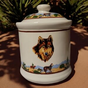 Vtg White Background Tienshan Canister/Lid 4 1/2" Wolf Cacti Desert Earthenware